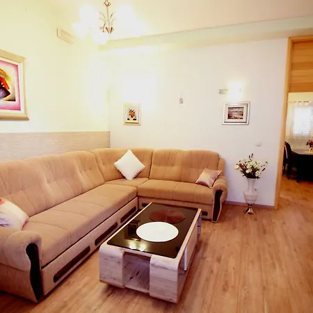 J&i Apartment